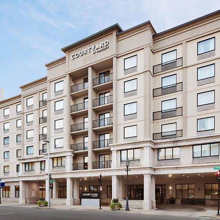 Courtyard Milwaukee Downtown Exterior foto