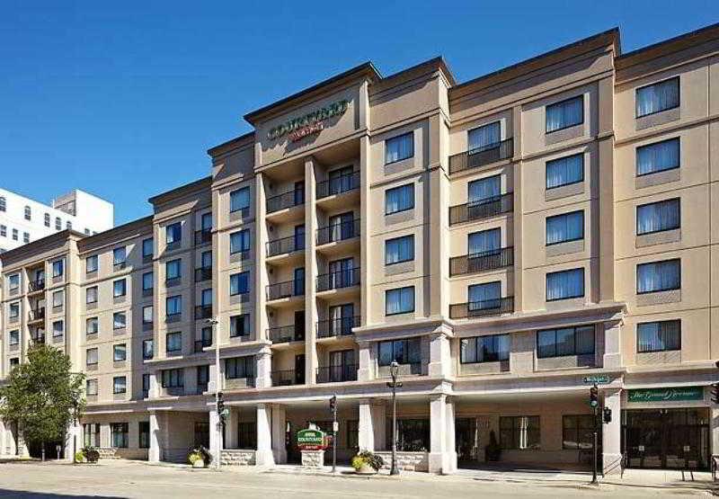 Courtyard Milwaukee Downtown Exterior foto